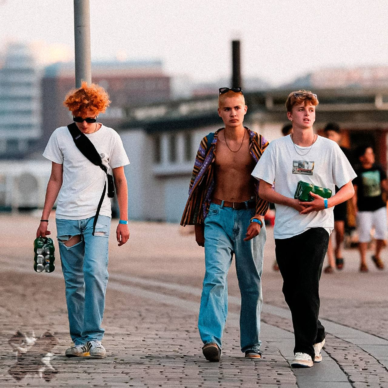 Зумеры признаны угрозой для экономики России В Госдуме считают что именно молодёжь усиливает кадровый голод Поколение Z уходит из скучных отраслей вроде промышленности и сельского хозяйства часто меняет работу требует комфортных условий и не хочет терпеть ради стабильности вот она угроза прогресса просто не хотят работать за копейки НМШ