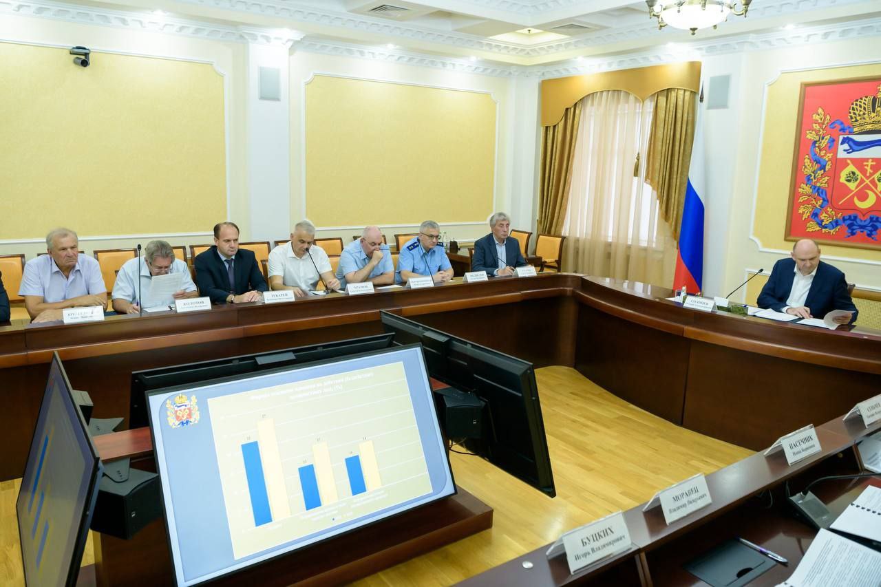 Предприниматели Оренбурга пожаловались на региональный минарх Евгению Солнцеву  Многочисленные жалобы на действия регионального минарха поступает врио губернатора Оренбургской области от представителей предпринимательского сообщества.  Евгений Солнцев поручил комитету по профилактике коррупционных правонарушений региона провести проверку в отношении ведомства, а также обратился к прокурору Оренбургской области Руслану Медведеву с просьбой о принятии соответствующих мер по урегулированию ситуации.