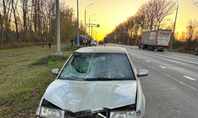 В Чернском районе насмерть сбили 69-летнюю женщину  Смертельное ДТП произошло днем 21 октября. На 292-м километре автодороги М-2 «Крым» Чернского района водитель иномарки Skoda Octavia сбил 69-летнюю женщину. Она, по предварительным данным, переходила дорогу по нерегулируемому пешеходному переходу.  От полученных травм женщина скончалась на месте происшествия.  Источник первый тульский