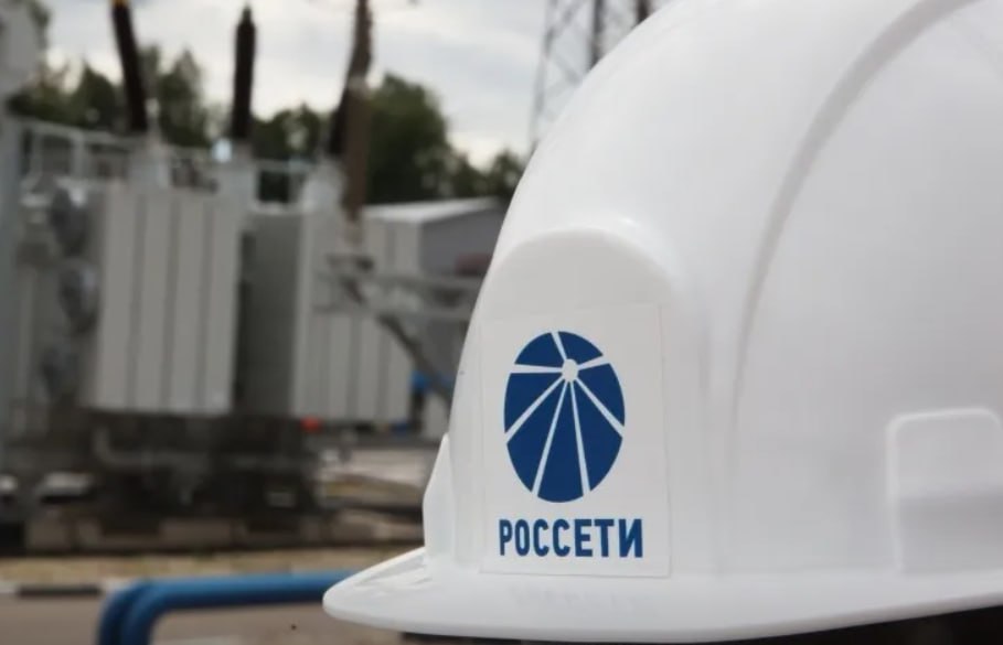 Россети вложат 59 млрд руб в строительство накопителей энергии на юге России В Краснодарском крае и Крыму планируется установить три объекта общей мощностью 350 МВт которые должны сглаживать пики потребления Ввести их планируется к ноябрю 2026 года FEES В Росатоме сообщили Ъ что бизнес подразделение по накопителям энергии рассматривает возможность участия в тендере Стоимость проектов эксперты называют завышенной однако власти считают их критически важными для энергодефицитного юга jkinvest news jkinvest