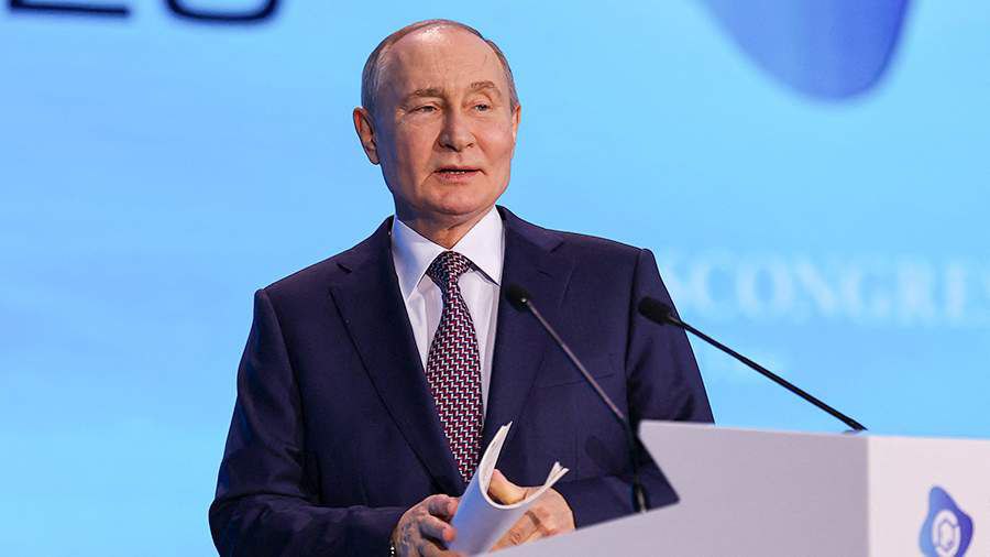 Путин потребовал отказаться от «недружественного» ПО  Президент поручил разработать предложения по ужесточению ограничений на использование иностранного программного обеспечения из «недружественных стран».  Также он потребовал, чтобы в рамках инвестпроектов в приоритетном порядке закупалось российское оборудование.