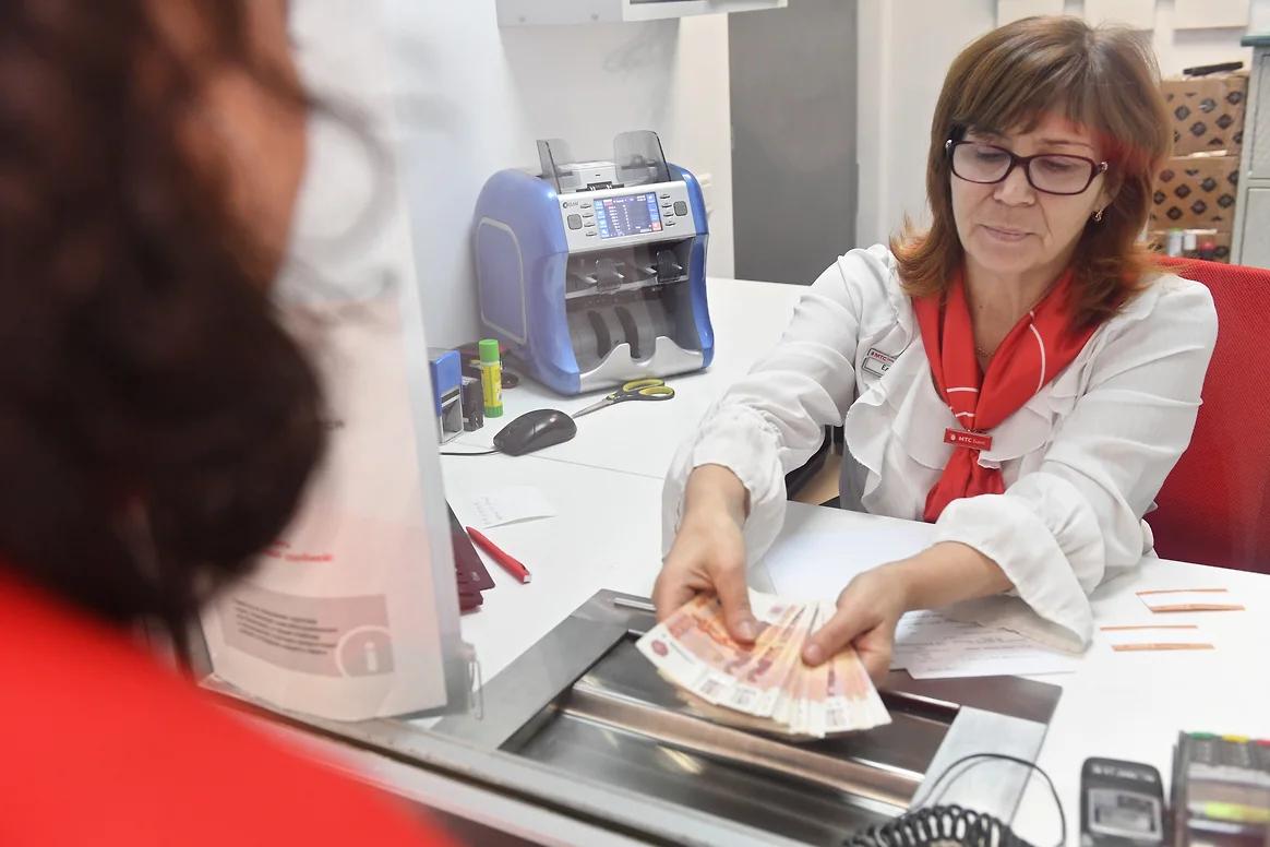 Банкиры предлагают ограничить выдачу наличных в кассах банков и ввести период охлаждения для клиентов которые находятся под воздействием мошенников Коммерсантъ новости iphonesru