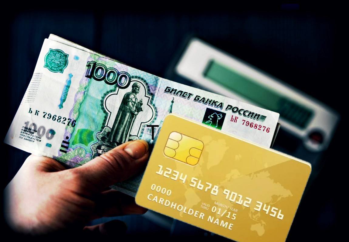 Желавшая продать мебель луганчанка лишилась порядка 90 тысяч рублей с золотовалютного счёта, доверившись мошенникам В дежурную часть ОМВД России «Октябрьский» обратилась 55-летняя женщина, которая рассказала, что её обманули мошенники. Жительница столицы ЛНР лишилась порядка 90 тысяч рублей с золотовалютного счёта, а также около 40 тысяч рублей в виде электронных денег. Во время беседы с луганчанкой полицейские выяснили подробности случившегося. ⏪ Заявительница разместила в интернете объявление о продаже кровати. Вскоре ей позвонил неизвестный, который представился покупателем. Он сказал, что готов сразу же оплатить покупку, но для этого ему нужен номер банковской карты продавца. Гражданка поделилась с ним своими личными данными. После этого на её телефон начали приходить сообщения с кодами подтверждения. Незнакомец быстро давал указания, и, поддавшись его убедительности, женщина диктовала все данные. Когда на её телефон пришло сообщение с предупреждением не сообщать код, она поняла, что её обманывают, и прекратила разговор. Затем жительница Луганска позвонила в банк и заблокировала доступ в личный кабинет и карту. ⏩ Следователем возбуждено уголовное дело по п. «г» ч. 3 ст. 158 УК РФ кража, совершённая с банковского счёта, а равно в отношении электронных денежных средств . ⌛ Полицейские проводят мероприятия по установлению лиц, причастных к совершению преступления. Пресс-служба МВД по Луганской Народной Республике #ПолицияРоссии #МВДпоЛНР #Мошенничество #Луганск