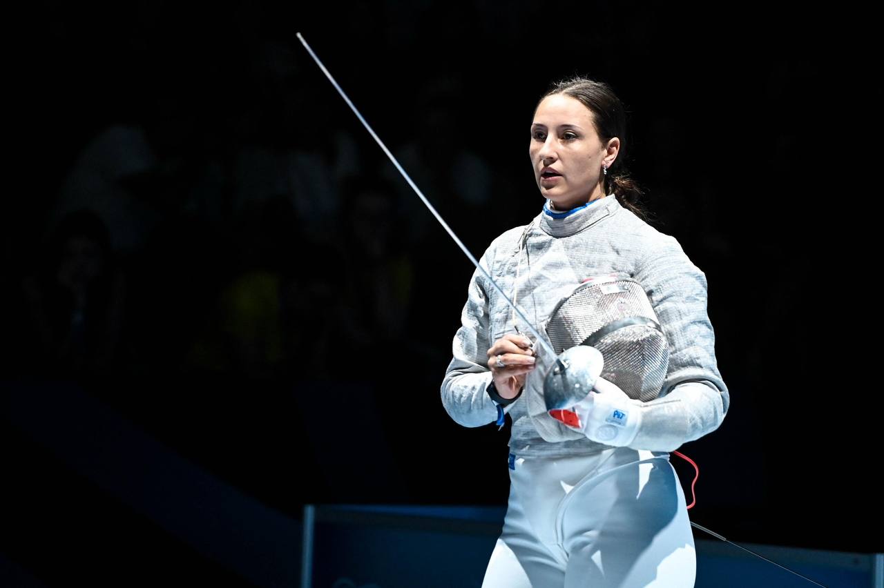 Яна Егорян завоевала бронзу на этапе Кубка мира по фехтованию в США Победу одержала француженка Сара Нуча серебро на счету японки Мисаки Эмуры еще одну бронзу завоевала итальянка Микела Баттистон Этап в Солт Лейк Сити завершится 25 января командными соревнованиями саблистов Подписывайтесь на РИА Новости Спорт в MAX