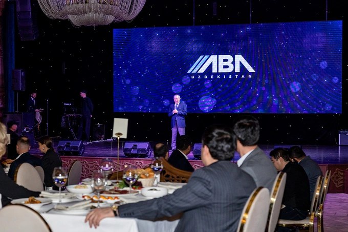 23 января Ассоциация автомобильного бизнеса Узбекистана провела мероприятие посвящённое итогам 2025 года и обсуждению будущего автомобильного рынка страны Встреча собрала автопроизводителей дилеров партнёров Ассоциации а также профильные СМИ и экспертов автоиндустрии реклама   www gazeta uz ru 2026 01 26 aba uzbekistan