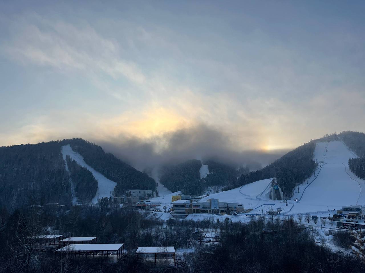 Грядут морозы в связи с этим  Фанпарк Бобровый лог не будет работать с 15 до 18 января включительно  Каток на Стрелке не будет работать с 15 по 19 января включительно По работе других площадок обязательно уточняйте Ваш Главный по афише Telegram Max