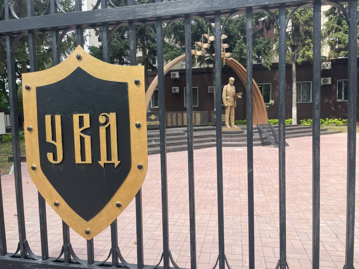 Пойман с бутылкой в Липецкой области раскрыли серию краж из магазина   newslipetsk ru fn 1761287 html В Чаплыгинском районе завершилось расследование дела о повторных кражах из сетевого магазина Теперь 39 летнему местному жителю предстоит ответить в суде за то что он несколько раз выносил алкоголь не заплатив   Прислать новость Подписаться