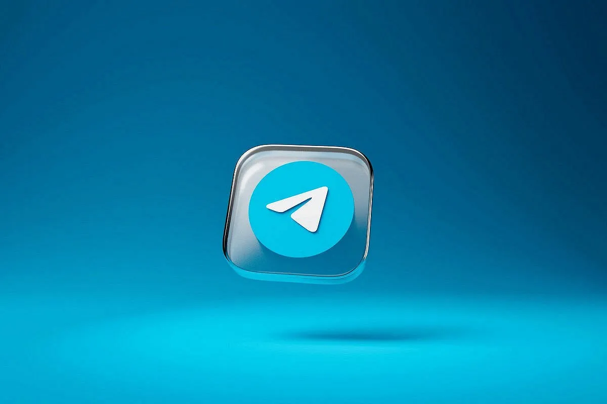 Россияне стали проводить меньше времени в Telegram из за ограничений работы мессенджера Среднее время использования приложения сократилось с 44 минут в сутки на пользователя в феврале до 34 минут в марте Кроме того уменьшился среднесуточный охват с 80 млн пользователей в феврале до 72 2 млн в марте Больше новостей в Daily News VK