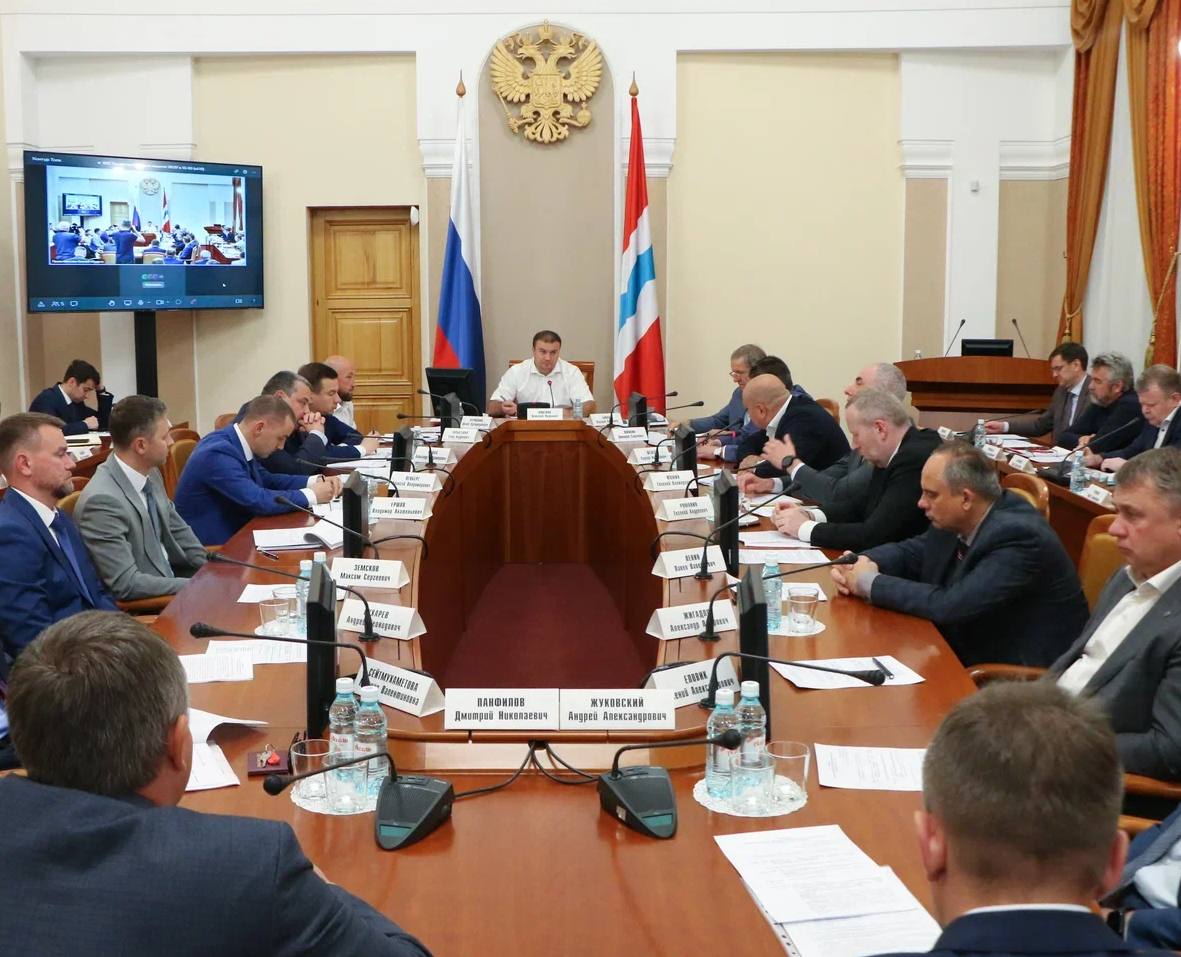 На заседании областного Архитектурно-градостроительного совета рассмотрели вопросы развития городской среды, благоустройства и жилого строительства в Омске. Одним из вопросов повестки стал новый жилой проект в Советском округе. В районе улиц Малиновского, Тюленина и проспекта Королёва, запланировано строительство многоквартирного дома. Новый проект совет поддержал, застройщик выразил готовность принять участие в создании социальной инфраструктуры – строительстве школы или детского сада в шаговой доступности. Кроме того, утвердили с коллегами требования к внешнему виду нестационарных торговых объектов. Уверен, что единая утвержденная концепция положительно скажется на облике областного центра.