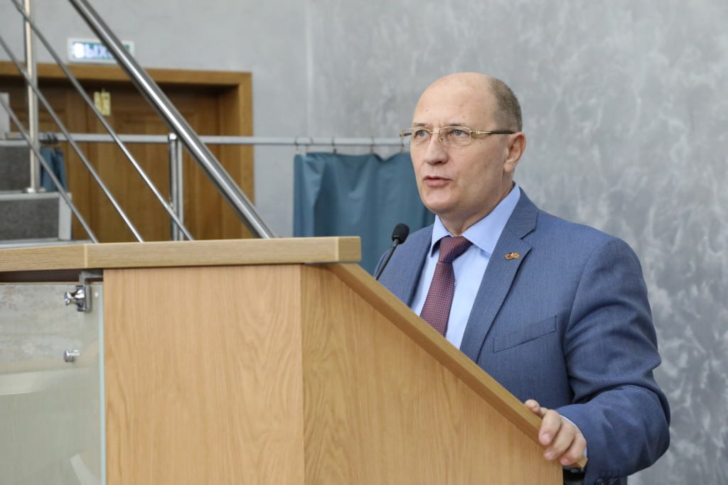 Воронежский медуниверситет временно возглавит первый проректор Владимир Болотских будет занимать должность и о ректора до выборов которые запланировали на сентябрь октябрь 2025 года В конце мая в университете утвердили 6 кандидатов на пост Списки отправили в Минздрав РФ vestivrnru