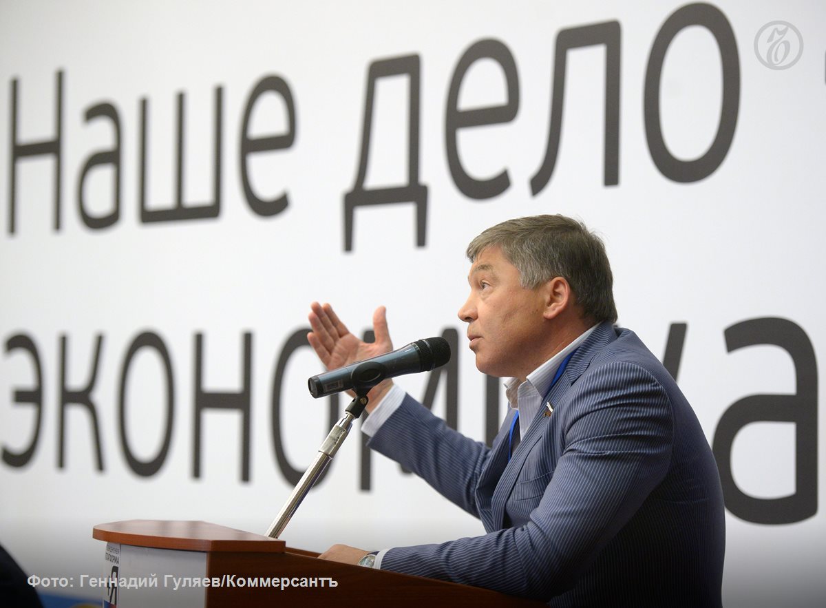 Суд обратил в доход государства имущество собственников группы компаний Сирена трэвел оператора крупнейшей в стране системы бронирования авиабилетов Leonardo стало известно Ъ Как установила Генпрокуратура а вслед за ней и суд ГК основал действующей депутат Госдумы Рифат Шайхутдинов незаконно используя для этого активы ГУП Главное агентство воздушных сообщений гражданской авиации ГУП ГАВС ГА которым он ранее руководил Его партнером выступал Ибрагим Сулейманов находящийся сейчас под следствием в том числе за заказные убийства Стоимость активов ГК Сирена превысила 35 млрд руб валовая прибыль составляет 8 5 млрд руб Ъузнал