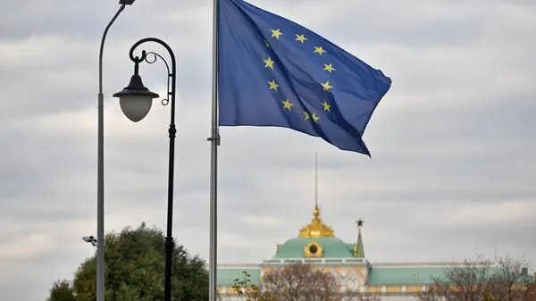 Жителей ЕС переводят на удаленку нет денег даже на метро Еврокомиссия ЕК изучает ряд мер для смягчения последствий энергетического кризиса из за конфликта вокруг Ирана Среди них предоставление как минимум одного дня в неделю удаленной работы или снижение стоимости проезда в общественном транспорте сообщила 15 апреля испанская газета El Pais со ссылкой на проект пакета инициатив разрабатываемый ЕС