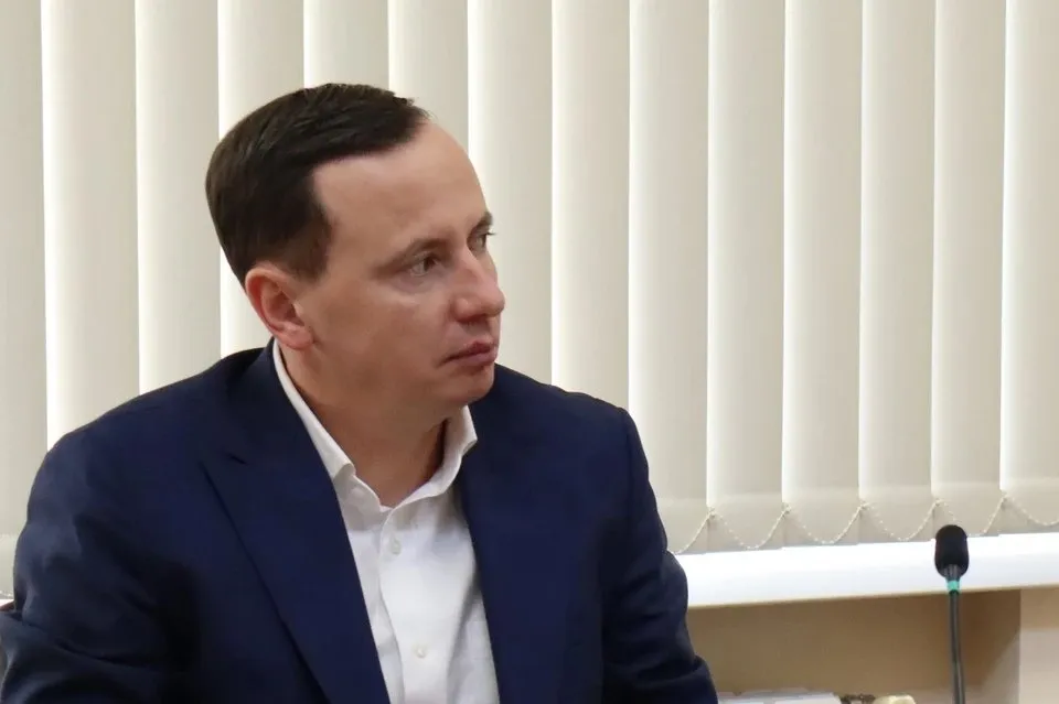 16 4 млн рублей взыскано с депутата челябинской городской Думы Александра Галкина и соответчицы по делу Инны Мирошкиной Это эквивалент стоимости имущества которое было приобретено на доходы законность получения которых депутат не смог доказать в суде Иск был удовлетворен Центральным райсудом Челябинска частично прокуратура настаивала на взыскании 22 млн рублей Как сообщалось ранее антикоррупционное расследование в отношении депутата Александра Галкина касалось приобретения им квартиры в Москве