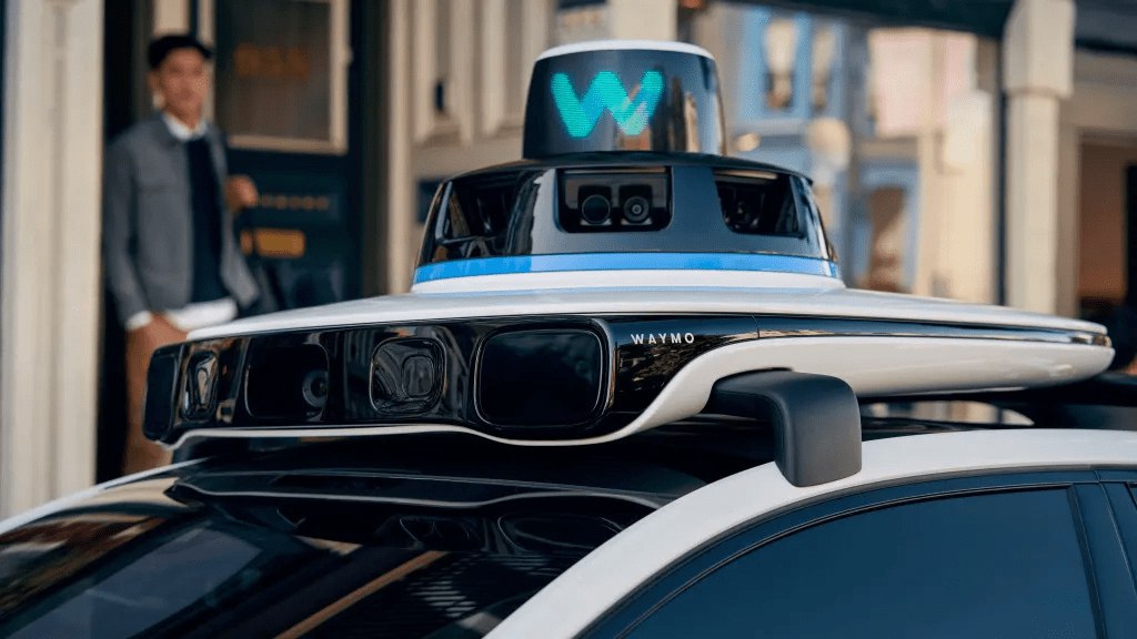 Waymo получил разрешение на ограниченное тестирование беспилотных автомобилей в Нью Йорке У руля должен быть специально обученный водитель Возить пассажиров пока нельзя Для этого нужна лицензия vc ru transport 2176256