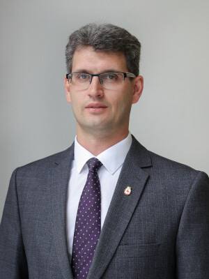 Сообщают о задержании первого заместителя мэра Нижнего Новгорода Сергея Егорова Якобы его подозревают в превышении должностных полномочий Напомню что Егоров сменил на этом посту Илью Штокмана который также находится под следствием В администрации сообщили что оказывают необходимое содействие правоохранительным органам которые обладают всей информацией по сложившейся ситуации