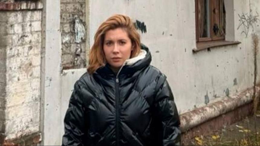 Жена экс-мэра Сочи попросила помочь разместить малолетних детей с ней в СИЗО Об этом журналистам сообщила ее адвокат Елизавета Меткина. - Для моей подзащитной разлука с детьми - это самое тяжелое испытание, которое выпало на ее долю. Условия СИЗО позволяют размещать малюток вместе с мамой, благо в этом возрасте дети не понимают, что находятся в тюрьме, - рассказала адвокат. По ее словам, с соответствующей просьбой Копайгородская обратилась в том числе к члену Совета при президенте РФ по развитию гражданского общества и правам человека Еве Меркачевой, а также к детскому омбудсмену Марии Львовой-Беловой. У Копайгородской пятеро детей: годовалые двойняшки, дочери 3 и 14 лет, а также 24-летний сын Давид, который взял под временную опеку своих малолетних братьев и сестер, пока родители находятся в СИЗО. свои фото, видео и истории присылайте нашему боту Краснодар Телетайп Подписаться