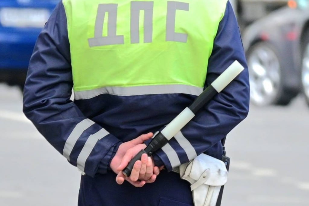 У экс-начальника ГИБДД по Волгоградской области изъяли имущество почти на 50 млн рублей У экс-начальника Государственной инспекции безопасности дорожного движения ГИБДД по Волгоградской области изъяли незаконное имущество на 49 миллионов рублей. Об этом сообщила прокуратура области. «Решением Краснооктябрьского районного суда города Волгограда требования прокуратуры удовлетворены», – сказано в сообщении. С 2020 по 2023 год полицейский и его родственники на неподтвержденные средства приобрели недостроенную автомойку, три грузовика и столько же легковых автомобилей. Южная служба новостей