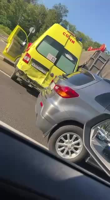 ДТП с участием скорой помощи создало пробку в центре Сочи