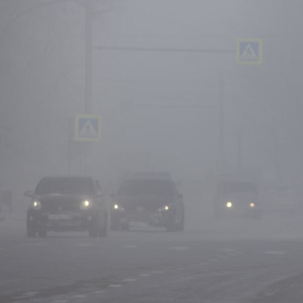 Администрация Иркутска поможет водителям сломавшимся в период холодов Об этом сообщил мэр Руслан Болотов Он уточнил что при неисправности автомобиля на дорогах города следует позвонить в Единую дежурно диспетчерскую службу по телефонам 520 112 269 783 и описать свою проблему а также сообщить о своем местонахождении и дать контакты После этого на место прибудут сотрудники МКУ Транспортно эксплуатационная служба и окажут помощь Подписаться на канал