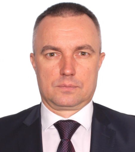 Обязанности арестованного замгубернатора Владимирской области возложили на Сергея Волкова Теперь мужчина будет курировать не только вопросы инфраструктуры, энергетики и ЖКХ, но и экономический блок. Напомним, в кабинете Александра Ремиги прошли обыски в начале июня. Тогда официальных комментариев от коллег из Белого Дома не было. Единственное, что сказал губернатор – к политику появились вопросы со стороны правоохранительных органов. Подписаться Написать в редакцию