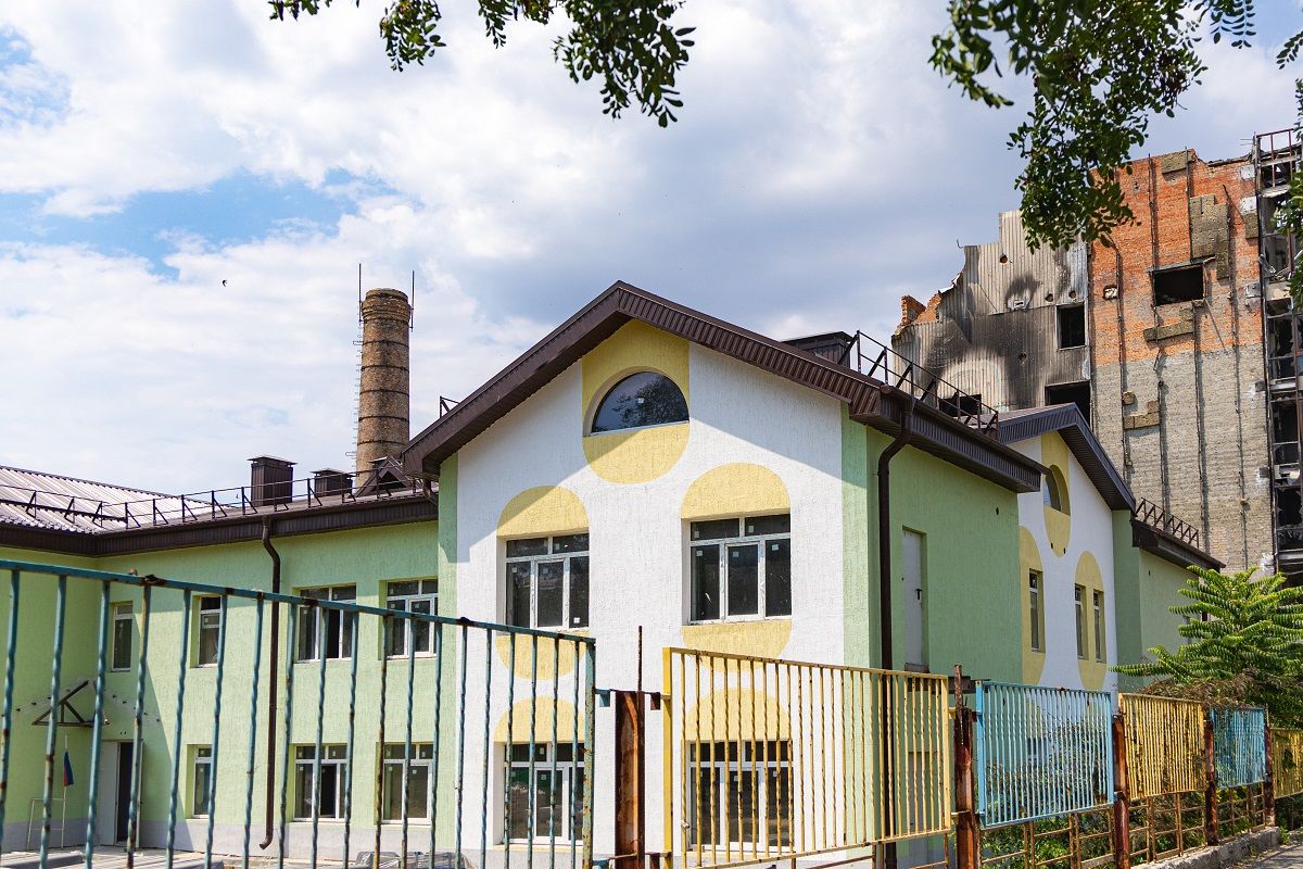 Липецкий губернатор проконтролировал строительные работы в Мариуполе Губернатор Липецкой области посетил Донецкую Народную Республику, где ознакомился с ходом восстановительных работ, которые ведут липецкие строители. Игорь Артамонов осмотрел соцобъекты в Мариуполе и подшефном нашему региону Володарском округе, сообщили в пресс-службе облправительства. ↗ Прислать новость Подписаться