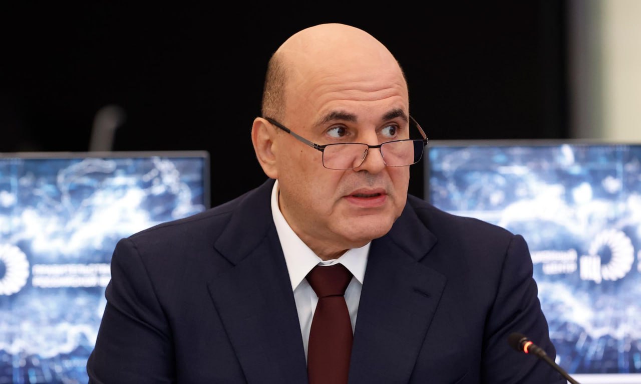 В 2026 году минимальный размер оплаты труда МРОТ вырастет более чем на 20 5 Премьер министр Михаил Мишустин объявил что новая сумма составит 27 093 рубля К 2030 году МРОТ в стране должен составить не менее 35 тысяч рублей заявил он на стратегической сессии Это отличная новость для многих российских граждан