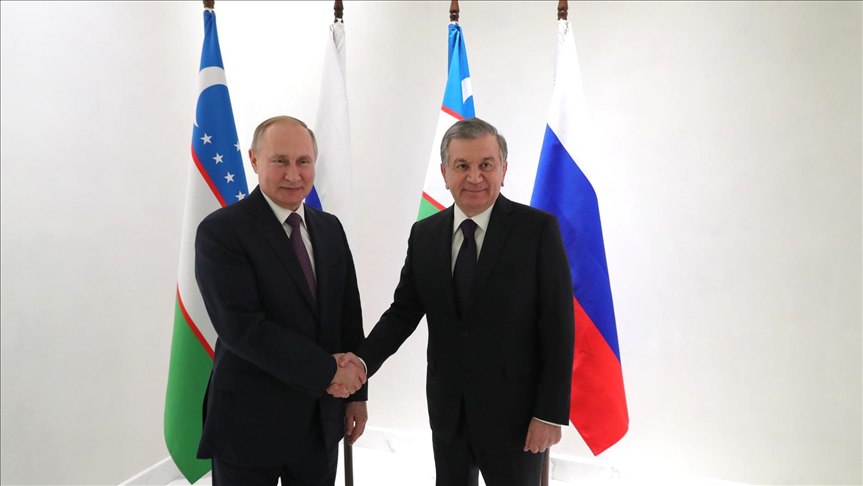 Путин и Мирзиёев обсудили дальнейшее развитие российско-узбекистанских отношений Президент РФ Владимир Путин и президент Узбекистана Шавкат Мирзиёев обсудили актуальные вопросы дальнейшего развития российско-узбекистанских отношений всеобъемлющего стратегического партнёрства и союзничества. Как сообщает пресс-служба Кремля, состоялся телефонный разговор Владимира Путина с президентом Узбекистана. «Обсуждены актуальные вопросы дальнейшего развития российско-узбекистанских отношений всеобъемлющего стратегического партнёрства и союзничества. Особое внимание уделено реализации взаимовыгодных совместных проектов в сфере энергетики, инвестиций и промышленного производства, а также расширению межрегиональных и культурно-гуманитарных связей», - следует из публикации. Отмечается, что главы государств условились и далее поддерживать регулярные личные контакты. ↘ Подробнее на нашем сайте: v.aa.com.tr/3625167 24/7 в сутки с Агентством «Анадолу»