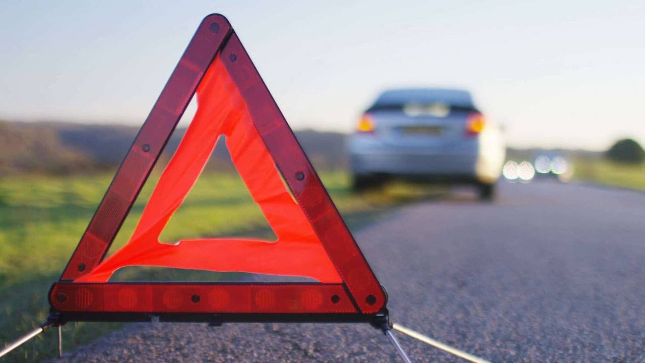 Пьяный водитель скрылся с места смертельного ДТП в Михайловске В Шпаковский суд направлено уголовное дело в отношении местного жителя, который в пьяном виде сбил пешехода и скрылся. По версии следствия, мужчина, нарушив ПДД, совершил наезд на сидевшего у дороги человека. От полученных травм пешеход скончался на месте. Обвиняемому грозит до 12 лет лишения свободы по статье о смертельном ДТП в состоянии опьянения с оставлением места происшествия. ЧП Ставрополь