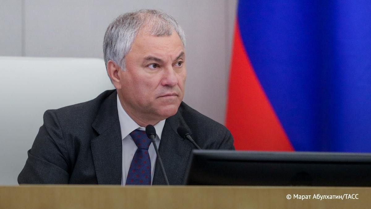 Закон о регулировании платного приема в вузы примут в весеннюю сессию, сообщил Володин. Предлагается закрепить за правительством полномочия по установлению объемов приема в вузы на платной основе, а также утверждению порядка и сроков определения указанного объема.