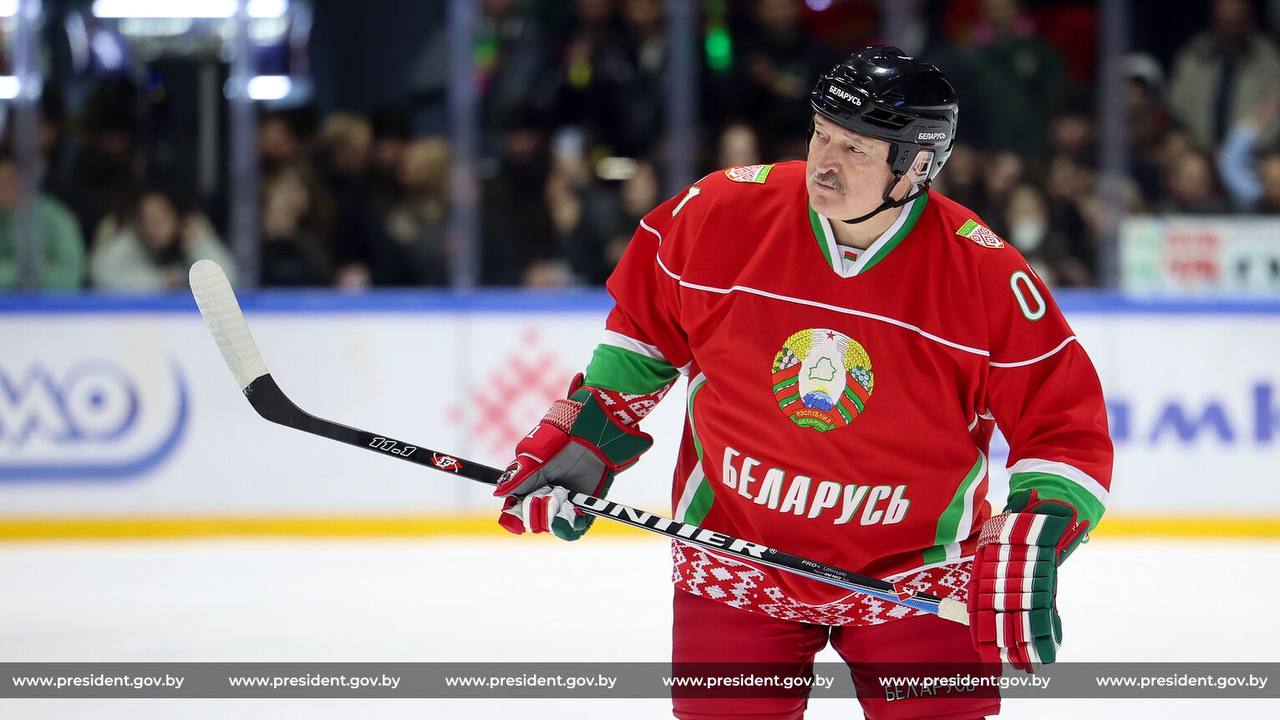 Команда Президента Беларуси с победы начала выступление в 19 м сезоне Республиканской хоккейной лиги РХЛ 1 ноября на льду Олимпик Арены в Минске дружина Главы государства в своем первом поединке обыграла хоккеистов Могилевской области со счетом 9 3 3 1 4 2 2 0