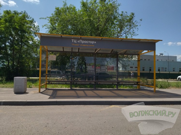 В Волжском не нашли подрядчика на содержание остановок за 7,5 миллиона рублей В Волжском перезапустили электронный аукцион на выполнение работ по содержанию остановок общественного транспорта. Напомним, аукцион проводится по заказу МБУ «Комбинат благоустройства». Первая закупка более чем на 7,5 миллиона рублей провалилась. На конкурс не было подано ни одной заявки. Накануне, 16 июля, аукцион перезапустили. Как узнал Волжский.ру из закупочной документации, условия те же – 258 остановок, 21,3 тысяч м2, 273 урны, летняя и зимняя уборка. При этом начальная цена торгов снижена до почти 5 миллионов рублей. Контракт с подрядчиком, по-прежнему, планируют заключить до конца 2025 года. Подробнее на Волжский.ру: #ВолжскийРу #волжский #vlz