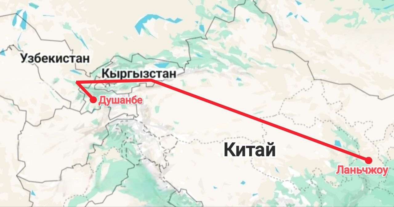 UTK International Logistics запустила контейнерные перевозки из Ланьчжоу в Душанбе Узбекско китайская компания UTK International Logistics отправила первый контейнерный поезд из расположенного в провинции Ганьсу на северо западе Китая города Ланьчжоу в столицу Таджикистана передает Узтемирйулконтейнер Восемь сорокафутовых контейнеров со строительной техникой и другими китайскими товарами доставят на ж д станцию Душанбе 2 по мультимодальному транспортному коридору Китай Кыргызстан Узбекистан Таджикистан Общая протяженность маршрута превышает 3 5 тысячи километров Предположительный срок доставки до 20 суток В июле 2025 года LogiStan писал о том что на территории Ланьчжоу провинция Ганьсу КНР состоялось торжественное открытие сборочного пункта компании Узтемирйулконтейнер в партнёрстве с Gansu International Logistics Group Logistan info Логистика Железные дороги