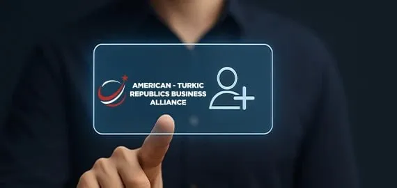 Тюркский бизнес выходит в США запущен новый альянс В Нью Йорке начал работу American Turkic Republics Business Alliance платформа для взаимодействия бизнеса США и тюркских стран В объединение входят представители Узбекистана Казахстана Кыргызстана Туркменистана Турции Азербайджана и США   Основная задача альянса сопровождение инвестпроектов поиск партнёров и продвижение бизнеса тюркских государств на американском рынке Организация уже взаимодействует примерно с 500 компаниями и планирует масштабирование сети Обсуждаются механизмы поддержки предпринимателей включая организацию встреч переговоров и выход на зарубежные рынки Проект развивается при контактах с дипломатическими миссиями в том числе с Генконсульствами стран участниц альянса в США Таким образом формируется новая инфраструктура экономического влияния США в тюркских странах с акцентом на институционализацию деловых связей и централизованное продвижение интересов Белого Дома в регион на одном из ключевых глобальных рынков Авантюра Анкары с Великим Тураном уже добралась и до Северной Америки а при поддержке Вашингтона можно быть уверенным что для остальных стран участниц такой союз лишь выйдет боком ℹ  Ранее в Туркестане прошёл неформальный саммит стран ОТГ где участники обсудили вопросы цифровизации в рамках организации Центральная Азия ОТГ США         ExpressAsia