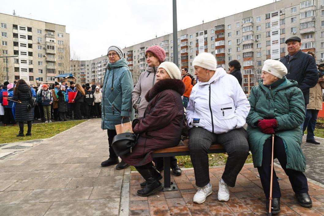 До 9,5% увеличили индексацию страховых пенсий 368 тыс. жителям Тюменской области в феврале.   В фонде отметили, что это уже 2 повышение. Первое было в январе на 7,3 %. Втрое произвели по решению президента России. Размер индексации пенсии довели до уровня фактического роста цен.  Начиная с 3 февраля, пенсии в увеличенных размерах доставят всем получателям через отделения Почты России и кредитные организации.   Все начисления произведены автоматически, обращаться в региональное отделение СФР для перерасчета выплат не нужно.