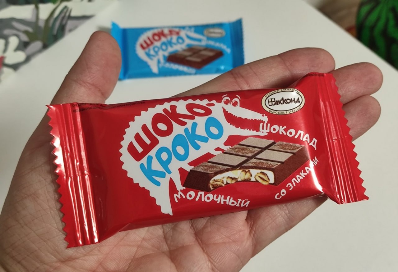 Русскую версию Kinder Country продают в КБ всего за 27 рублей Батончик с молочным шоколадом молочной начинкой и цельными злаками похож на оригинал заявляют дегустаторы Срочно пробуем
