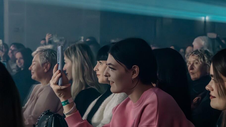 В Херсонской области с начала года прошло свыше 200 молодежных мероприятий Более 12 тыс молодых жителей Херсонской области с начала года приняли участие в различных форумах и слетах на территории региона сообщил в интервью ХАН министр молодежной политики области Владислав Ярченко С начала 2025 года мы провели свыше 200 мероприятий в которых приняли участие более 12 тысяч молодых людей это форумы слеты образовательные программы фестивали акции и выезды в муниципалитеты сказал Ярченко По его словам работа министерства строится вокруг пяти ключевых направлений национального проекта Молодежь и дети а также региональной стратегии до 2030 года Это патриотическое воспитание развитие инфраструктуры профессиональное и личностное развитие добровольчество и общественная деятельность поддержка молодых семей Отдельное направление формирование нормативно правовой базы приняты закон о молодежной политике и стратегия развития молодежной политики до 2030 года на финальной стадии согласования находятся план реализации стратегии положение о Совете по развитию добровольчества Молодежном совете при губернаторе конкурсе Молодежная столица Херсонской области и создании Координационного совета по развитию молодежной политики Полное интервью с Владиславом Ярченко читайте 5 декабря на сайте Херсонского агентства новостей