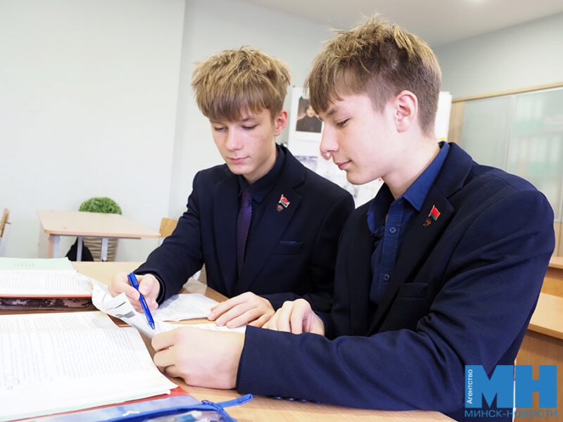 Единый урок безопасности для школьников перед зимними каникулами пройдет 22 декабря Урок будет организован совместно с представителями Министерства по чрезвычайным ситуациям ГАИ ОСВОД и других структур С учащимися проведут профилактические беседы по правилам безопасного поведения профилактике травматизма предупреждению ДТП и т д Минск Новости MINSKNEWS BY Telegram Viber FB VK Inst TikTok YouTube