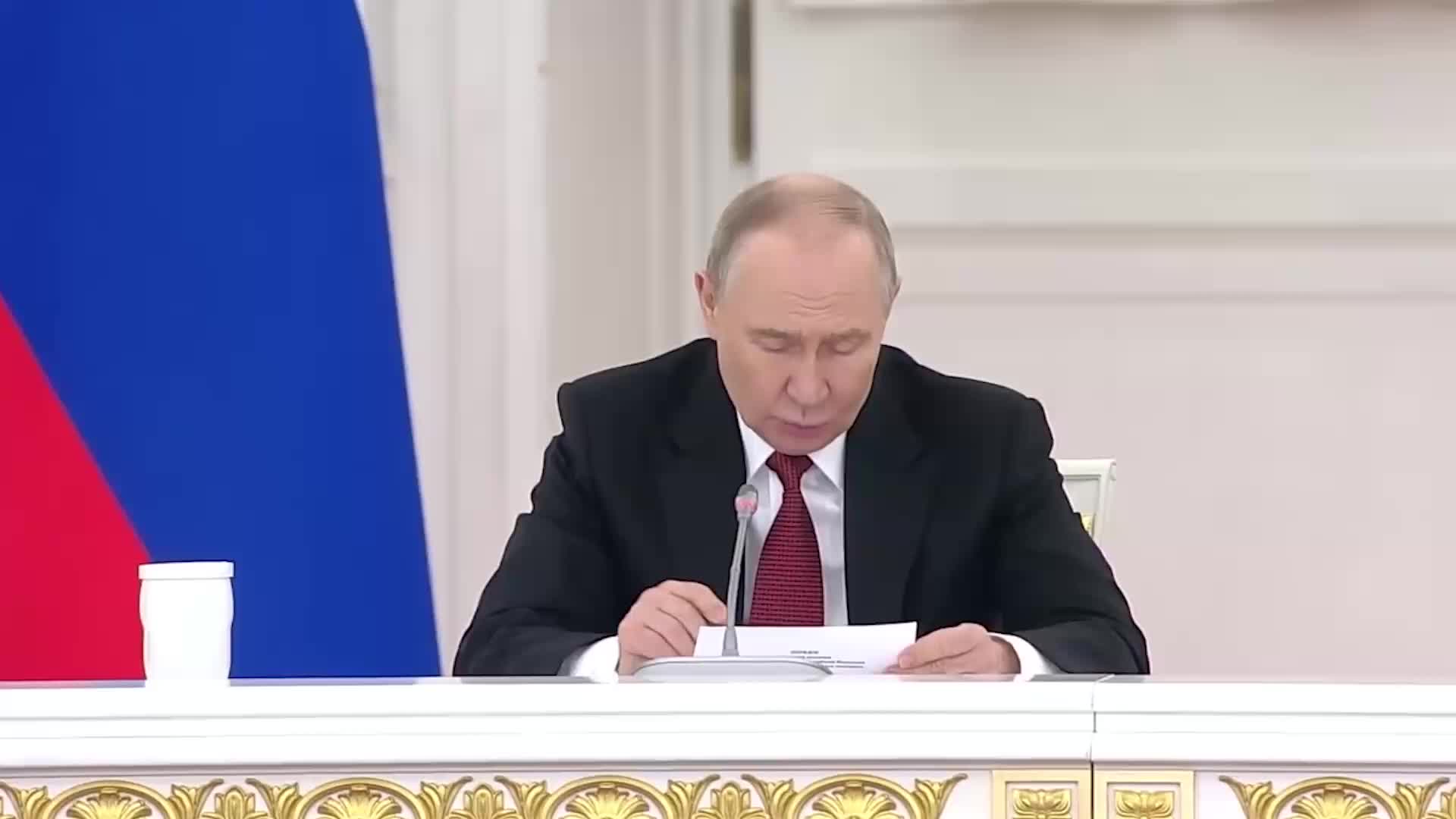 Путин поддержал расширение бесплатного образования, но против запрета платного