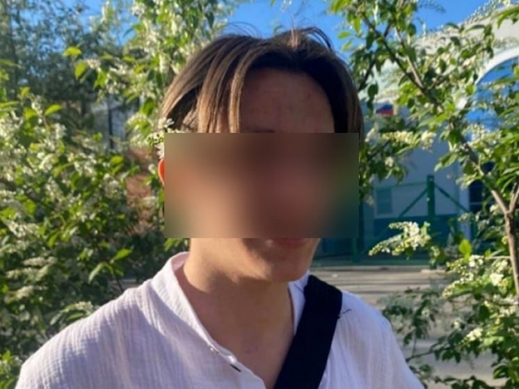 Пропавшего 16-летнего подростка нашли мертвым в реке Северский Донец В Ростовской области трагически завершились поиски 16-летнего Захара С., пропавшего 8 мая – он найден мертвым. Юноша, живший в Каменске-Шахтинском, покинул дом в указанный день, и его местонахождение оставалось неизвестным. Обеспокоенные родители заявили об исчезновении в полицию. Вскоре к поискам подключились добровольцы. В течение недели сотни людей принимали участие в розыске подростка. К сожалению, 15 мая волонтеры сообщили о страшной находке – Захар найден мертвым. Тело было найдено в реке Северский Донец, в 15 км от дома. Труп был деформирован, поэтому личность установили по вещам, которые принадлежали Захару. Подписаться на "Новости Ростова" Прислать новость