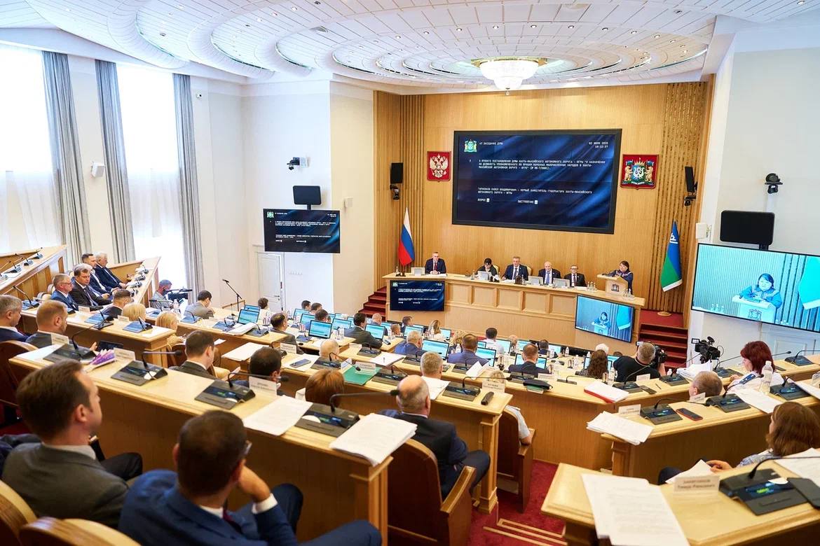 Людмила Александровна Алферова утверждена на должность Уполномоченного по правам коренных малочисленных народов в Югре. Решение принято на 47-м заседании окружной думы.  Ранее вопросы поддержки коренных народов были рассредоточены по разным ведомствам. Теперь же появилось ответственное лицо, которое может защищать законные права и интересы адресно и быть проводником тех решений, которые принимаются в округе. Полностью поддерживаю выбор депутатов. Людмила Александровна – человек с глубоким пониманием темы, на протяжении многих лет посвящавшая себя работе по сохранению культуры коренных народов. Уверен, ее опыт и принципиальность станут надежной основой для совместной эффективной работы.  Основные решения, принятые на заседании Думы Югры:    Расширены меры социальной поддержки участников специальной военной операции на граждан, выполняющих задачи по отражению вооруженного вторжения на территорию РФ, а также в ходе вооруженной провокации на государственной границе страны и территориях субъектов РФ, прилегающих к районам проведения специальной военной операции.    Увеличены нормативы заготовки древесины для ветеранов, инвалидов боевых действий и многодетных семей. Теперь они смогут получить до 150 кубометров древесины для строительства или ремонта своего жилья. Эта мера напрямую касается наших героев – участников специальной военной операции.    Определены конкретные территории, где жители нашей страны смогут бесплатно получить земельные участки. Речь идет о землях в Березовском и Белоярском районах. Тем самым мы дали старт федеральной программе «Арктический гектар» в Югре.
