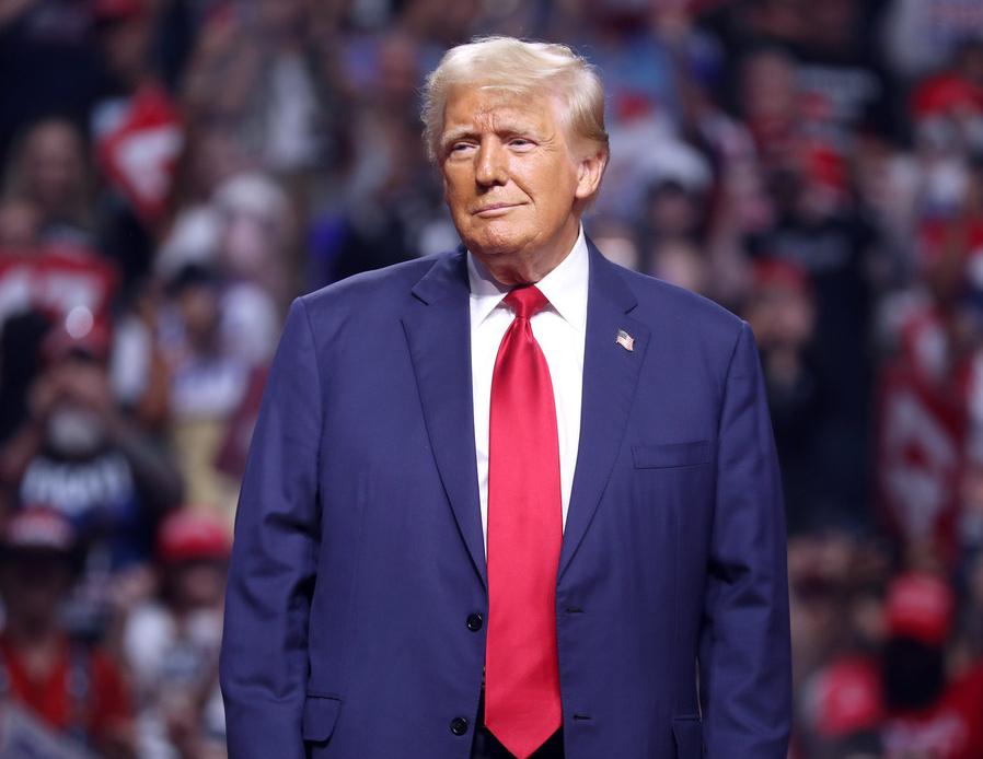 Трамп заявил что христианство является самой преследуемой религией в мире Выступая на Генассамблее ООН президент США призвал защищать свободу слова вероисповедания и христианские ценности которые делают наши страны уникальными Мы должны защитить свободу вероисповедания особенно для самой преследуемой религии в мире христианства подчеркнул он Новости Дня