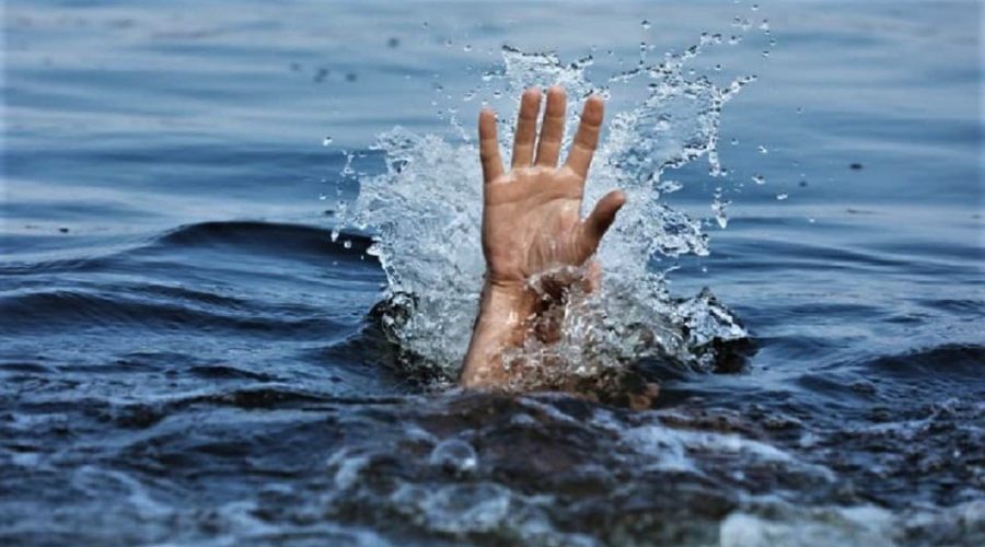 С начала года на реках и озёрах Забайкалья погибли 20 человек. В их числе 11 детей.    Спасатели «Забайкалпожспас», сотрудники МЧС России и полиции продолжают ежедневные профилактические рейды на водоемах края.   В краевом центре патрулируются реки Читинка и Ингода, а также озеро Кенон. При происшествиях нужно звонить по номеру 112 или 101.