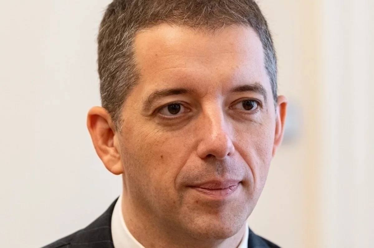 Джурич заявил о желании Сербии добиться равноправного положения в ЕС «Сербия не хочет альтернативы европейской интеграции, но хочет равноправного участия и равноправного голоса внутри ЕС. Министр Джурич также сказал, что важно, чтобы регион показал ЕС и международному сообществу, что в состоянии говорить об общих вызовах, экономических возможностях, как и о сотрудничестве в области внешней политики и политики безопасности», — говорится в сообщении МИД республики в соцсети Х . Также, по утверждениям министра, все балканские страны выступают за полноправное членство в ЕС и способны внести существенный вклад в развитие Европы, как в экономике, так и в общественной сфере. Фото: Wikimedia Соцсеть X бывшая Twitter заблокирована на территории России по требованию Генпрокуратуры.