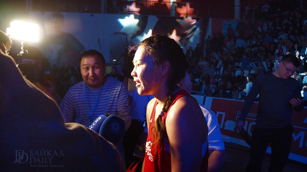 Одну из самых известных спортсменок Бурятии Дариму Сандакову дисквалифицировали из за допинга Как сообщает РИА Новости в её пробе был обнаружен запрещённый ВАДА триметазидин Сандаковой грозила четырёхлетняя дисквалификация однако юристам удалось доказать что положительная допинг проба обусловлена загрязнением Так что срок отстранения снизили до шести месяцев Дарима двукратная чемпионка Европы по боксу четырёхкратная чемпионка России