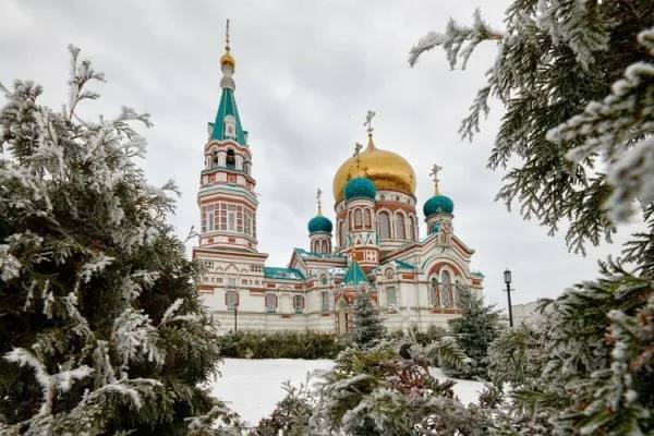 Частицу Благодатного огня доставили в Омск   В омских храмах Вифлеемский огонь будет гореть до Рождества Христова.  Все желающие могут прийти и взять его частичку домой или передать тем, кто нуждается в помощи, особом внимании.