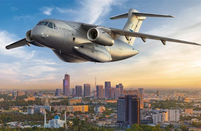 ВВС Узбекистана получат первый транспортный самолет Embraer KC 390 в 2026 году Первый транспортный самолет Embraer KC 390 для ВВС Узбекистана планируется поставить уже в этом году сообщило издание Aviation Week со ссылкой на заявление главы подразделения Embraer Defense Security Боско да Коста мл Bosco da Costa Junior на авиасалоне Singapore Airshow 2026 На авиасалоне бразильский авиапроизводитель официально назвал Узбекистан среди заказчиков KC 390 О переговорах по этой сделке стало известно в 2024 г Embraer не раскрыл сколько самолетов получит Узбекистан однако ранее авиапроизводитель сообщал о заказе на два самолета этого типа от неназванных клиентов Ташкент стал десятым заказчиком KC 390 и первым среди стран Центральной Азии Этот средний турбовентиляторный военно транспортный самолет может перевозить до 26 тонн полезной нагрузки на расстояние до 2000 км 1080 морских миль На вооружении ВВС Узбекистана сейчас есть легкие транспортные самолеты Ан 26 и CASA C 295W средние Ан 12 и тяжелые Ил 76 Фото Embraer Подписаться на CentralAsiaPlusAero