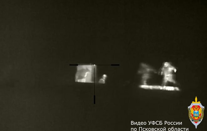 За попытку диверсии 21 летняя жительница Великих Лук заключена под стражу Псковский городской суд принял решение о заключении под стражу 21 летней жительницы Великих Лук обвиняемой в покушении на диверсию По версии следствия девушка пыталась совершить поджог объектов транспортной инфраструктуры что могло подорвать экономическую безопасность Российской Федерации ПОДРОБНОСТИ ИСТОРИИ И ВИДЕО ЗАДЕРЖАНИЯ Подписывайтесь на канал МК в Пскове