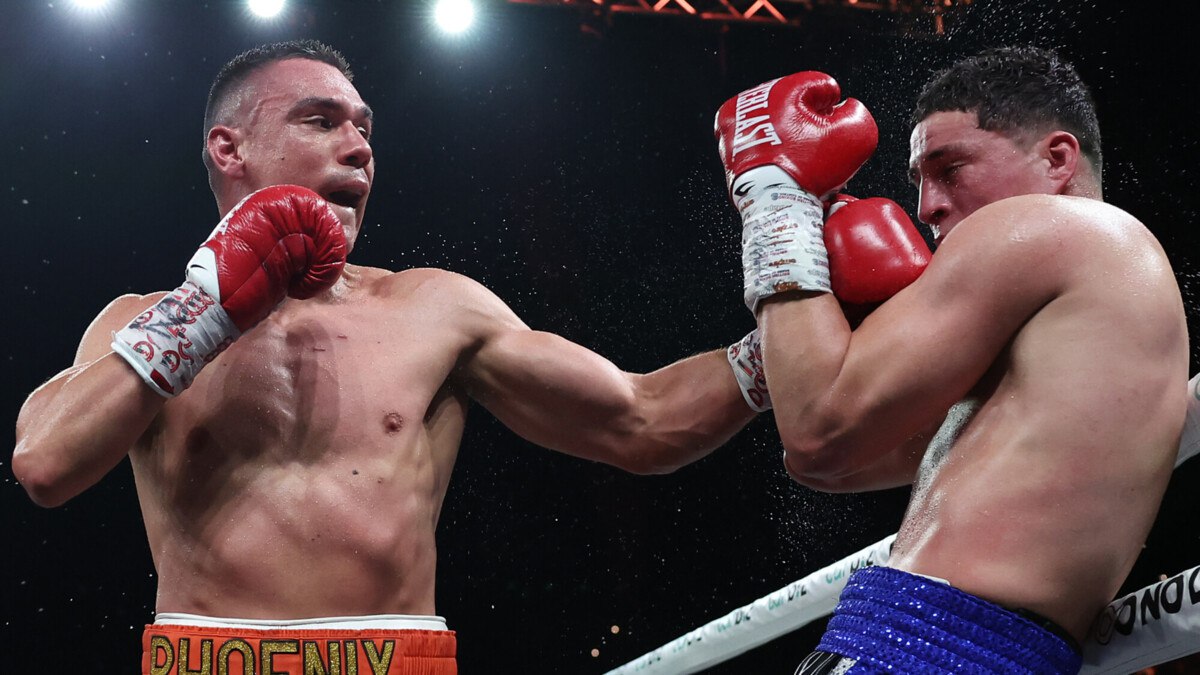 Тим Цзю победил американца Веласкеса единогласным решением судей Бой в первом среднем весе продлился все 10 раундов Счет судейских записок 100 90 100 90 100 91 Это 26 я победа Тима в карьере Поединок прошел в Сиднее news matchtv Matt King Stringer Getty Images