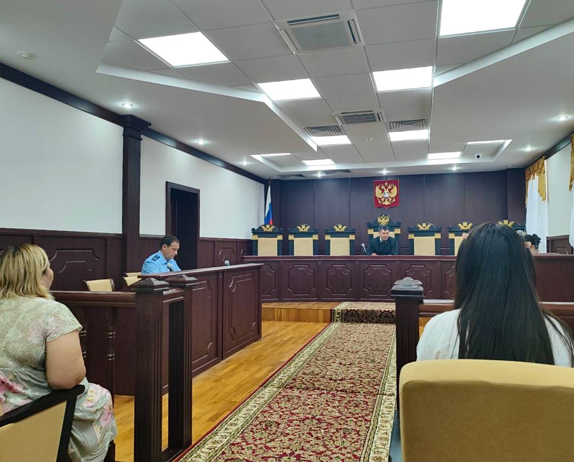 kalmprok - Прокуратура Республики Калмыкия После вмешательства прокуратуры многодетной семье присуждена компенсация за нарушение права на исполнение судебного акта в разумный срок Исполняющим обязанности прокурора Республики Калмыкия Александром Мухаевым принято участие в рассмотрении Верховным судом республики административного иска прокурора республики о присуждении компенсации за нарушение права на исполнение судебного акта в разумный срок. В своем выступлении исполняющий обязанности руководителя надзорного ведомства указал, что Администрацией г. Элисты на протяжении 3, 5 лет не исполняется судебное решение о предоставлении жилья многодетной семье. С момента возбуждения исполнительного производства службой судебных приставов в адрес администрации города неоднократно вносились требования об исполнении решения суда, должник привлекался к административной ответственности, а также предупреждался об уголовной ответственности за неисполне... Калмыкия #Калмыкия #Элиста #регион08 #ПрокуратураРК c источник