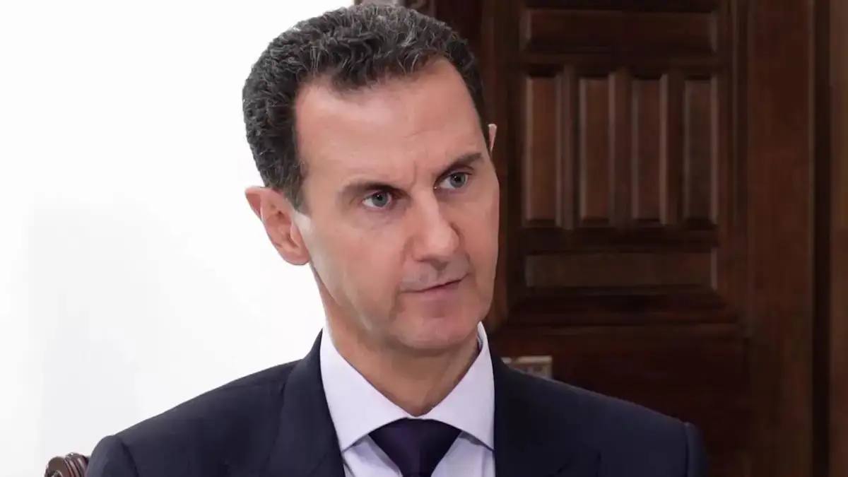 Суд Франции отменил ордер на арест Башара Асада Кассационный суд высший суд Франции аннулировал французский ордер на арест бывшего президента Сирии Башара Асада за смертоносные химические атаки в Гуте в 2013 году и в Думе в 2018 году Судьи постановили, что абсолютный личный иммунитет от уголовного преследования в судах других стран, которым пользуются действующие главы государств, премьер-министры и министры иностранных дел, находящиеся при исполнении полномочий, не может подлежать никаким исключениям, даже в случае предполагаемых военных преступлений и преступлений против человечности. #Франция #Сирия #Политика